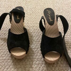 Never worn size 7 Free People wooden heel shoe